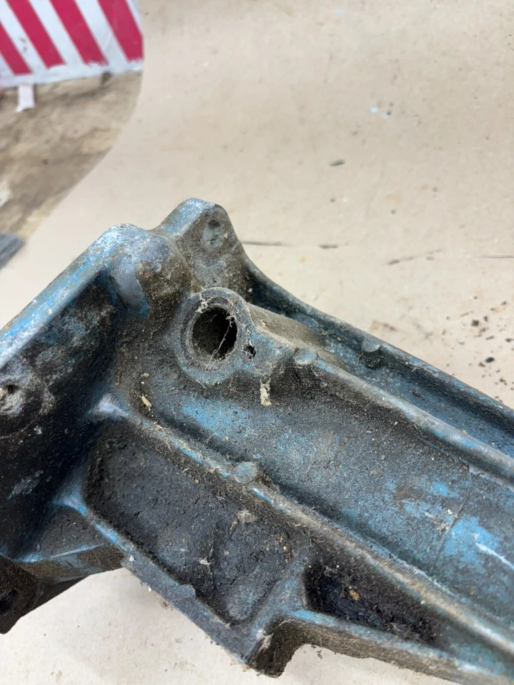 Falcon Mustang Comet 1968 67 68 4 velocidades manual eje trasero carcasa C8ZR-7A040-A Foto 4 de 4