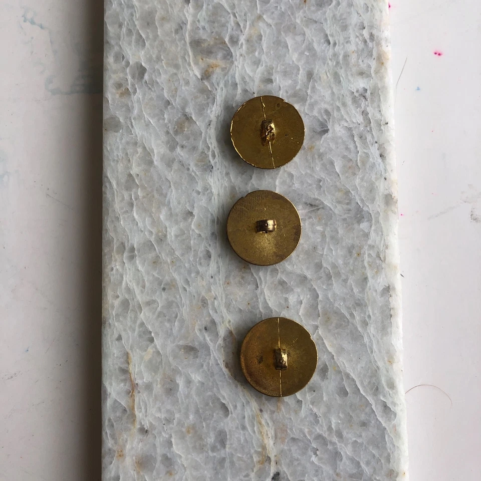 Lote de 3 botones vintage de caña de resina tono dorado - patrón ondulado/espiral Foto 3 de 4