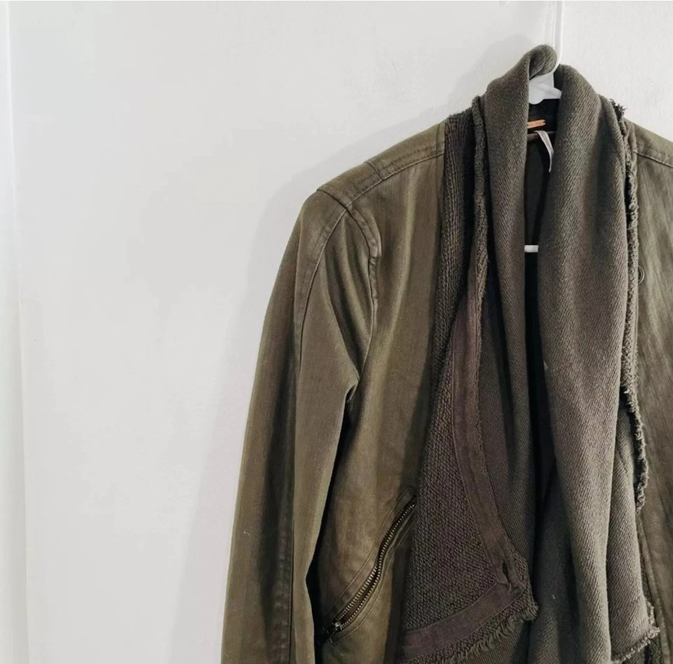 Free People 夹克尺寸 2 橄榄绿色涂层牛仔针织毛衣垂褶前部 Mot * — 第 3/4 张图片