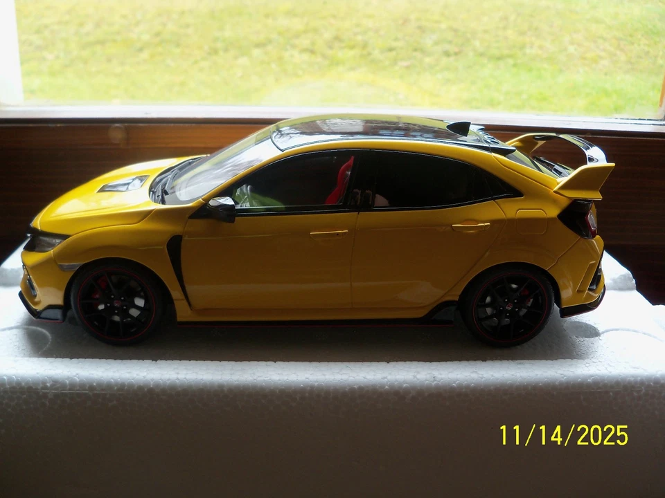 Honda CIVIC TYPE R GT FK8 2020 yellow 1/18 Otto Ottomobile cod. OT1111 999 pz. - Immagine 2 di 4