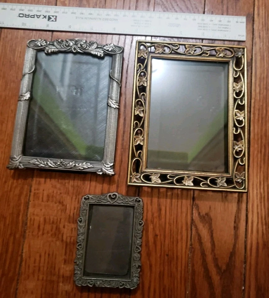Lote de 3 marcos de fotos pequeños estaño ornamentado tono plata y oro Foto 2 de 4