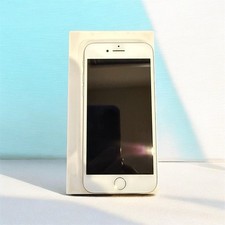 Apple iPhone 7 128GB Silver Uocked Excellent Condition