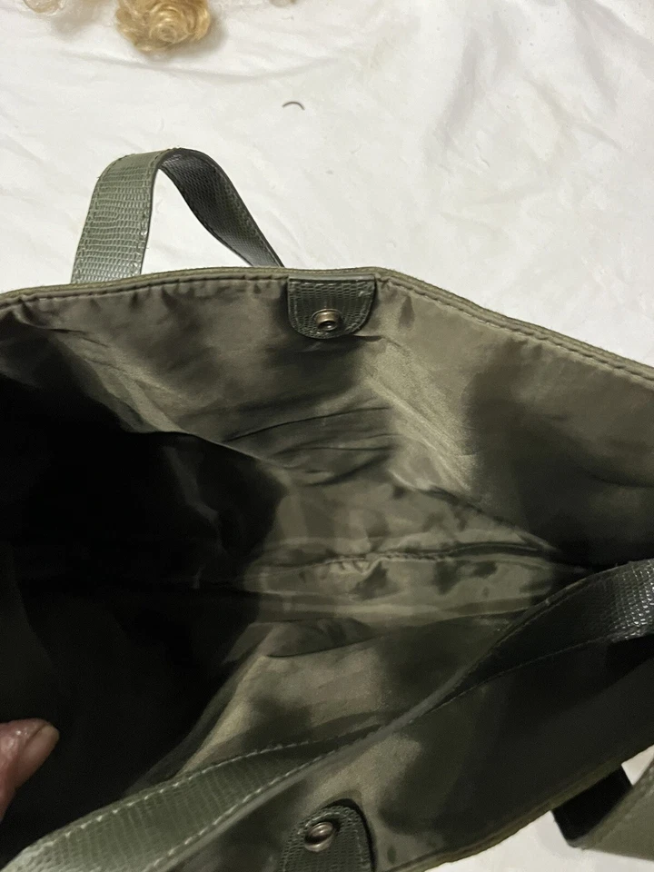 Bonito bolso de mano Estee Lauder verde imitación gamuza TOTE súper suave usado en excelente estado Foto 4 de 4