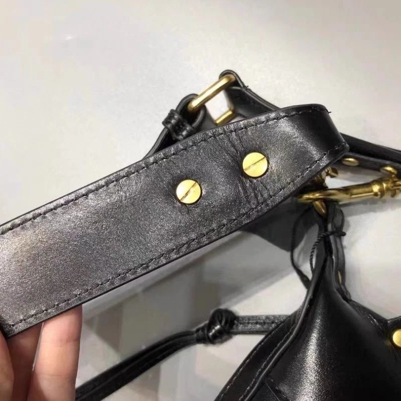 Bolso hobo Isabel Marant Naoko de cuero negro para mujer Foto 4 de 4