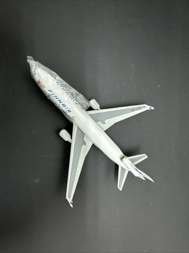 98-005 Dragon Wings 1/400 McDonnell Douglas MD-11 Finnair 1998 Christmas A.246 - Picture 10 of 11