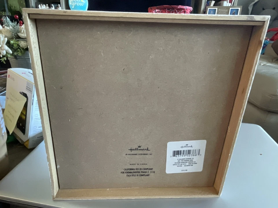 Hallmark Wooden Box Sign "A Mom Is Any Woman Who Loves with a Mother’s Heart" - Image 4 of 4