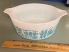 PYREX Amish Butterprint #472 White w/ Turquoise 1 1/2 Pt Casserole Dish, No Lid