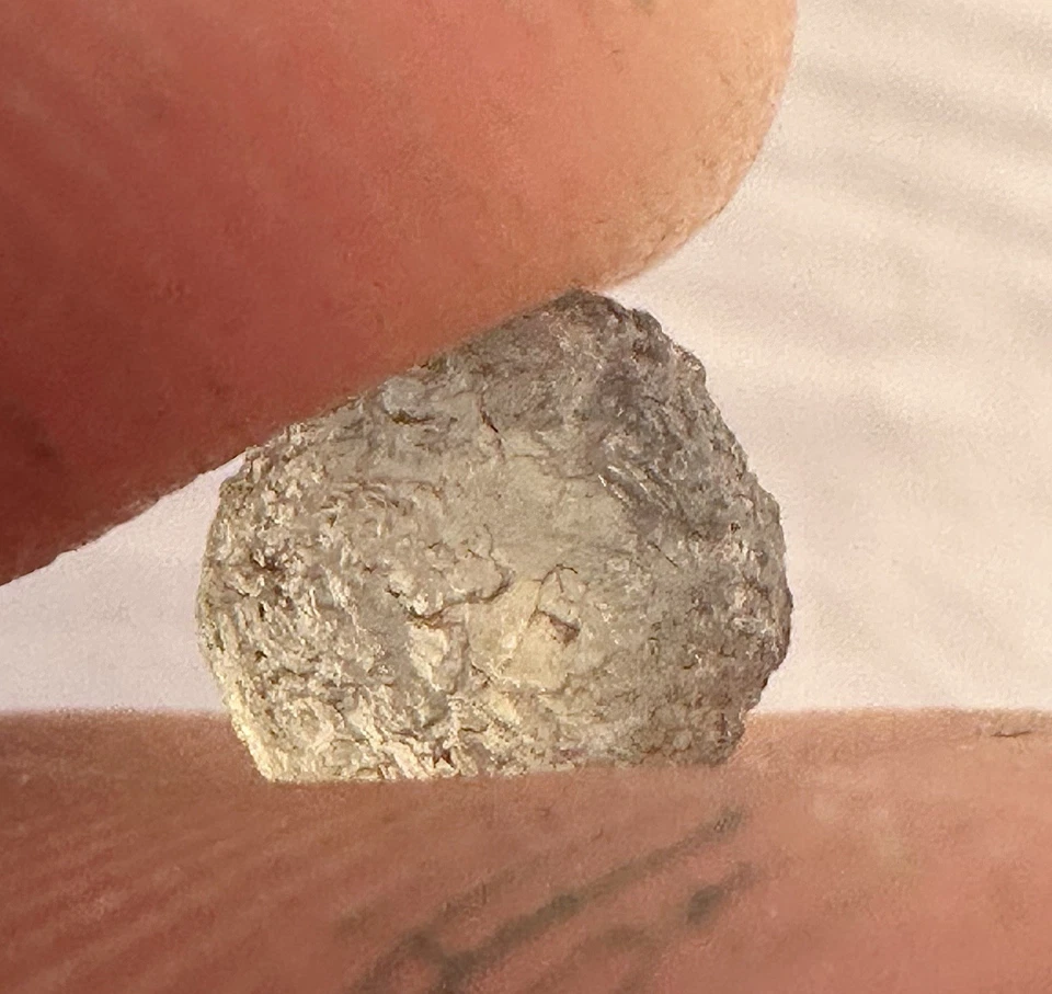 Natural Uncut Green Faint Orange Mid Dot Montana Sapphire 1.4 CT Approx 6x6x4 mm - Image 3 of 4