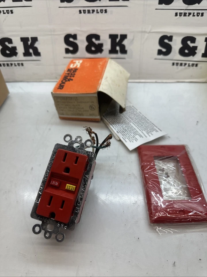 Interruptor Pass & Seymour/15 Interruptor de falla a tierra Receptáculo dúplex Rojo Foto 2 de 3