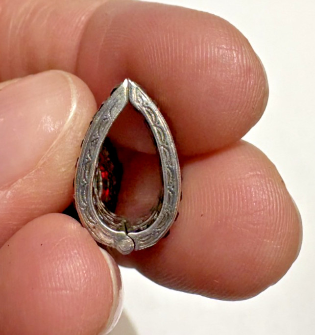 Vintage Red Ruby Cluster Crystal Rhinestones Ster… - image 3