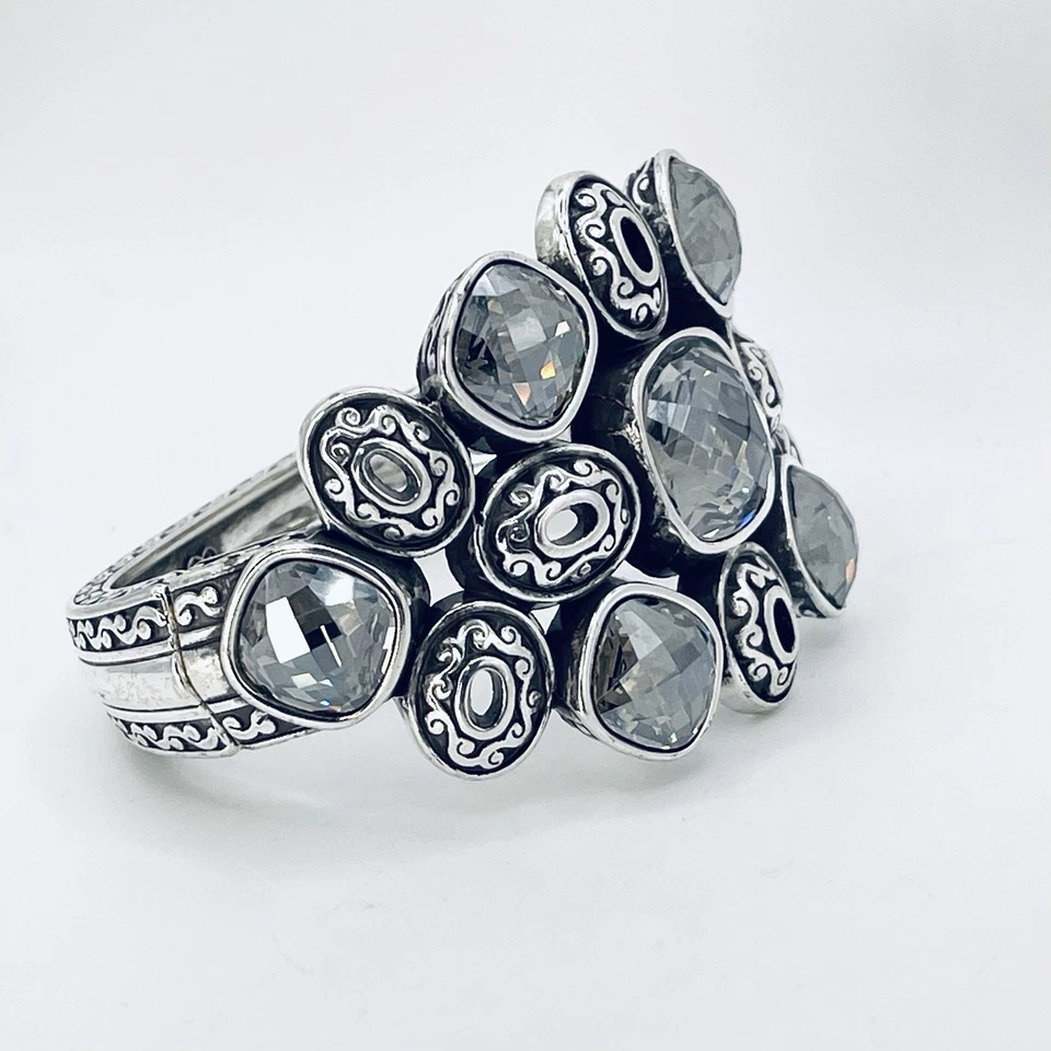 Brazalete Brighton Venus con Bisagras Elevables Tono Plata Gris Ahumado Cristales Declaración Foto 2 de 4