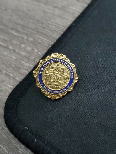 Massonico vintage M.W. Spilla smaltata Gran Loggia dei Massoni British Columbia ci - Foto 1 di 3