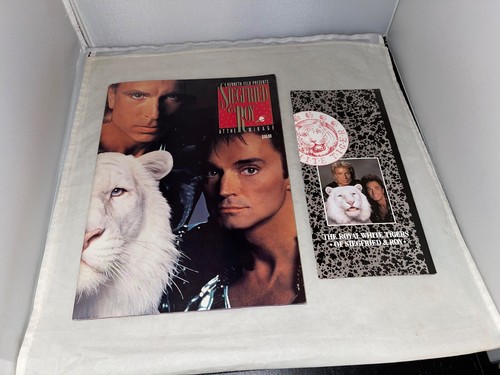 1991 Sigfried & Roy At The Mirage Las Vegas Souvenir Book & White Tiger Pamphlet - Picture 1 of 2