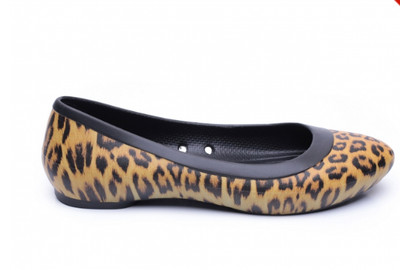 crocs lina graphic flat