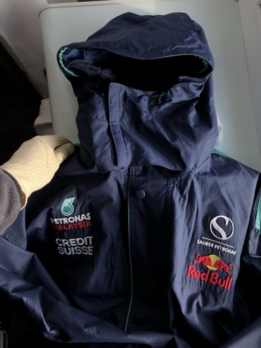 Vintage Formula 1 World Championship Red Bull Team Sauber Petronas Jacket - Picture 9 of 19