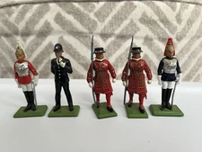 Britains Ltd British Life Guard Beefeater Welsh Ceremonial Guards Bobby Lot 1986