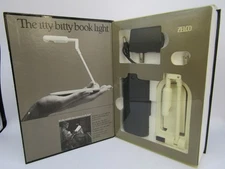 VINTAGE 1982 ZELCO INDUSTRIES The Original Itty Bitty Book Light Model 10013.