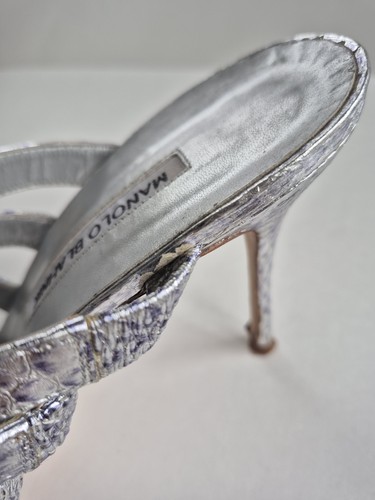 Zapatos Manolo Blahnik Plateados con Tiras de Cuero de Serpiente Sin Cordones Tacones Altos Talla 40 - Imagen 12 de 14