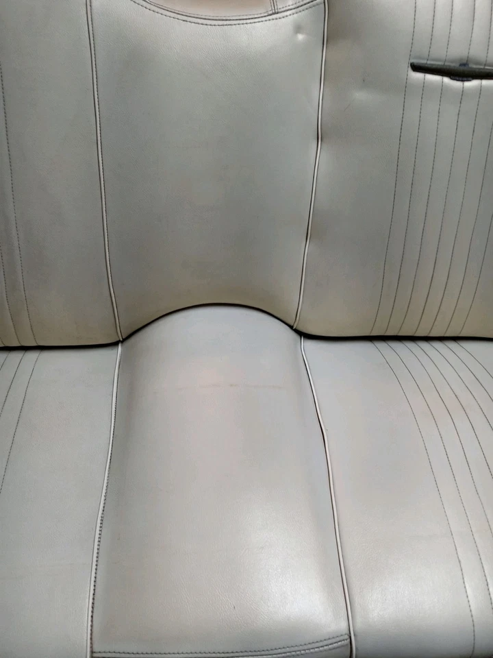 61/63 福特 T-Bird Thunderbird 乙烯基皮革 2 件后座原始设备制造商白色后座 — 第 3/4 张图片
