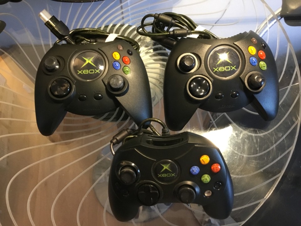 Original XBOX Accessory Bundle OEM 5 Controllers, 30 Games, 2