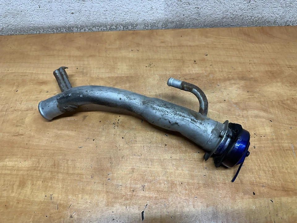 Cuello de llenado del tanque de combustible de gasolina 91-93 Mitsubishi 3000GT VR4 OEM Foto 2 de 4