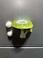 GREEN reptile magnetic ledge mushroom feeder bowl .5 Oz With Food Grade Bowls