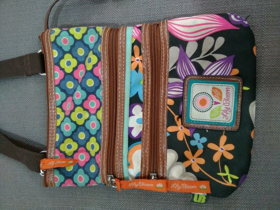 Cartera Bandolera Pequeña Lilly Bloom Multicolor Cremallera Flores Ajustable Foto 2 de 4