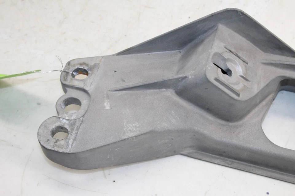 Suporte de transmissão 2020-2022 Cadillac CT4 2.7L RWD 84782117 FABRICANTE DE EQUIPAMENTO ORIGINAL - Imagem 2 de 4