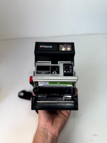 Vintage Polaroid Sun 600 LMS Instant Film Camera Built in Flash Foldable Silver - Picture 8 of 9
