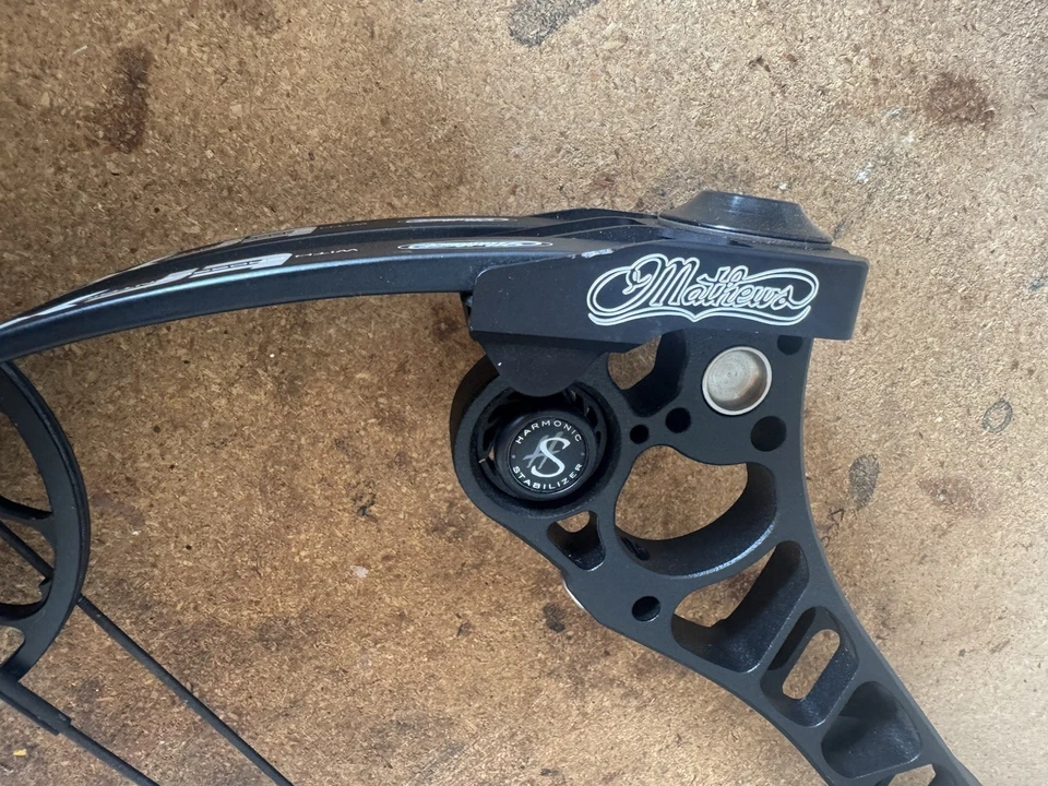 Mathews TRX 38 Compound Bow/  60 lbs draw wight - Image 2 of 4