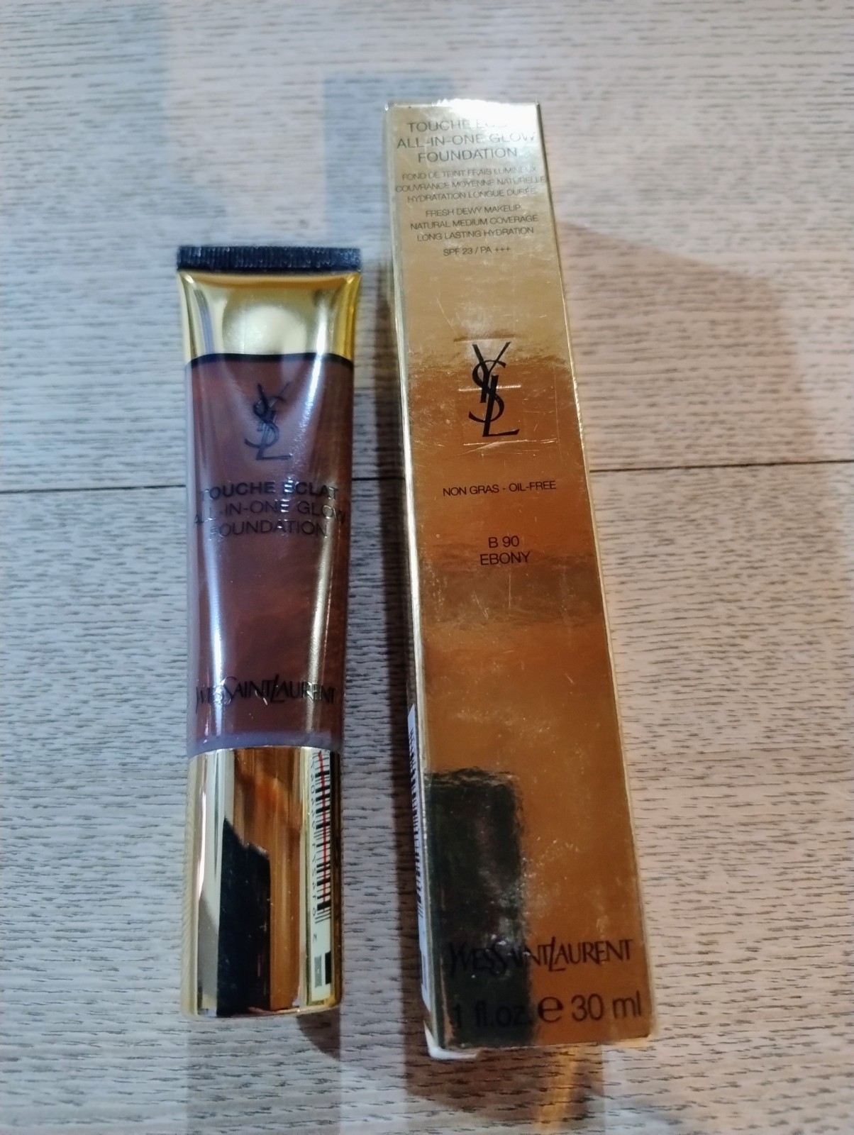 YVES SAINT LAURENT Touche Éclat All-In-One Glow B90 Ebony 30ml.
