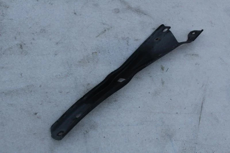 Toyota 4runner 1999 soporte central de soporte de radiador Foto 2 de 4