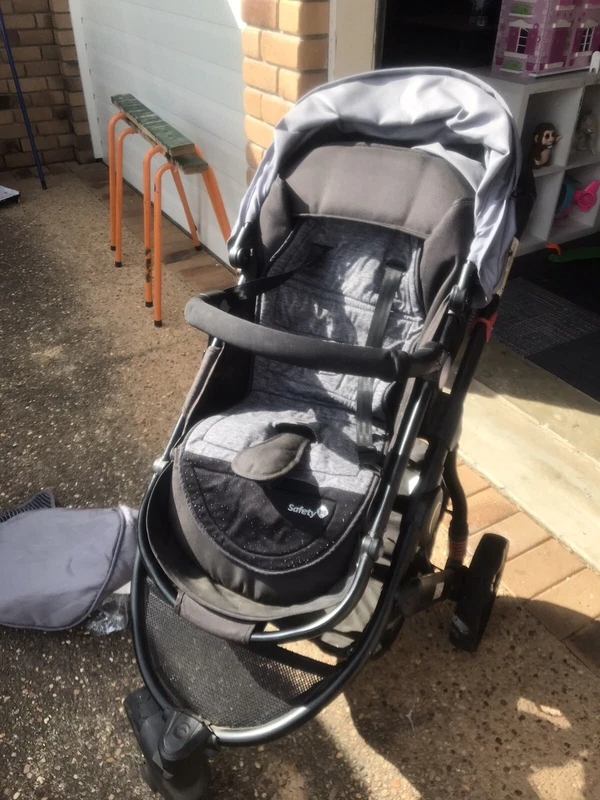safety first pram and capsule