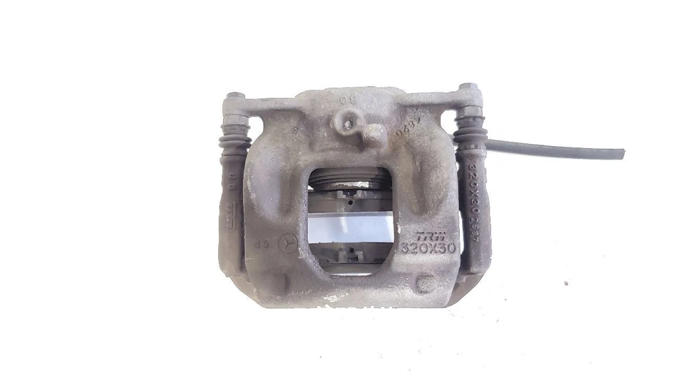 Pinza de freno delantera izquierda Mercedes-Benz GLA250 2018 OEM Foto 2 de 4