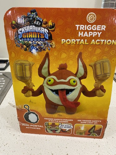 Skylanders Giants Trigger Happy Portal Action 10" Plush Toy Lights & Sounds New - Picture 2 of 3