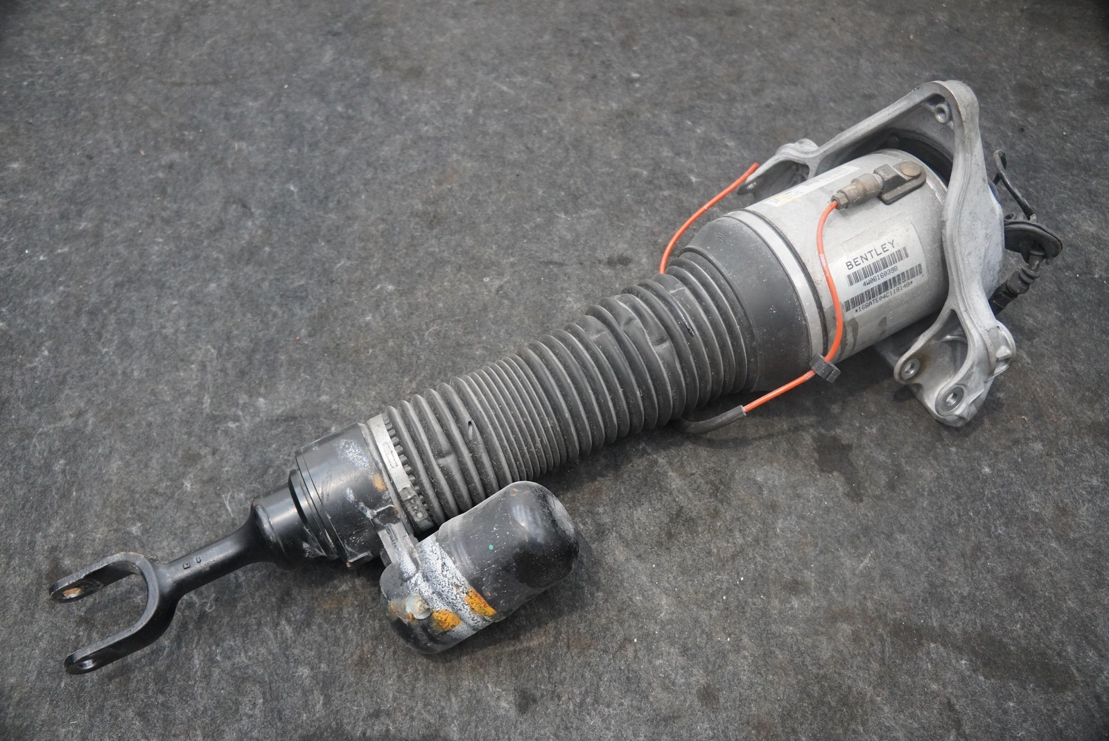 Front Left Air Shock Absorber Spring Strut 4W0616039B Bentley Flying Spur 2013+
