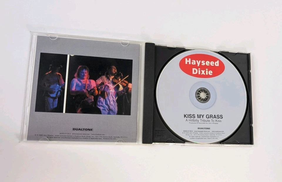 Hayseed Dixie Kiss My Grass A Hillbilly Tribute To Kiss CD 2003 Dualtone Music  Foto 2 de 4