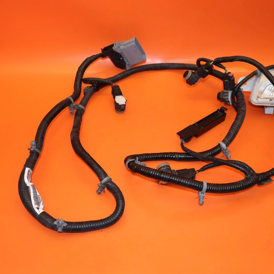 CADILLAC ATS REAR REVERSE LIGHT LOWER CENTER 2015 2016 2017 2018 2019 20847473 - Image 2 of 4