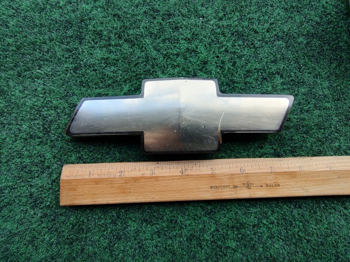 Genuine GM Chevrolet Bowtie Grille Emblem Brushed 15686146 NOS for