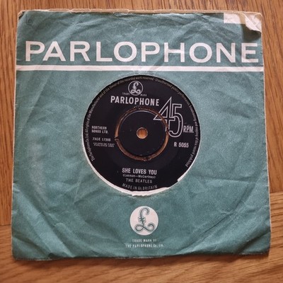 THE BEATLES - She Loves You - 1963 First UK Pressing - Parlophone R 5055 7''