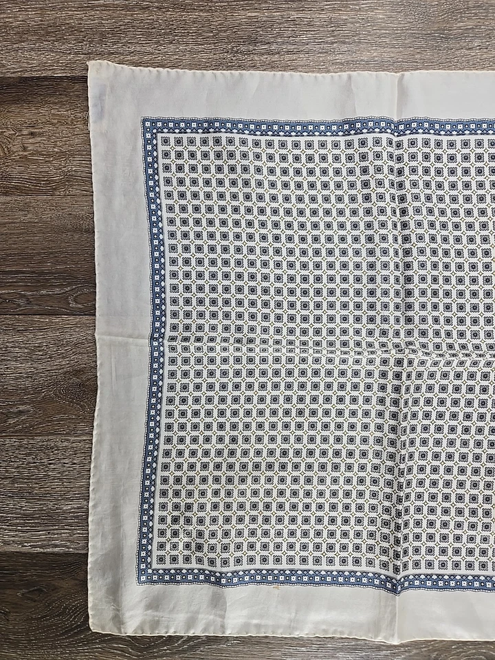 Cachecol quadrado Dunhill feito sob medida na Itália bolso de seda azul branco geométrico - Imagem 2 de 4