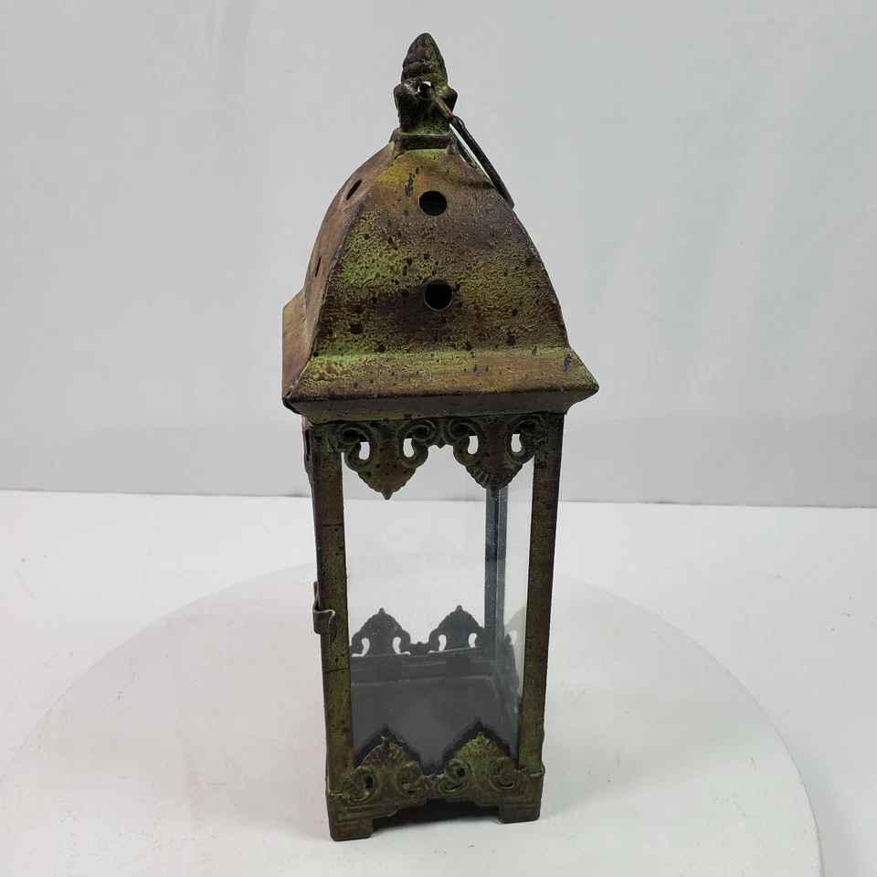 Linterna de colección castillo gótico verde metal oxidado vidrio negro 13x4x4 pulgadas Foto 3 de 4
