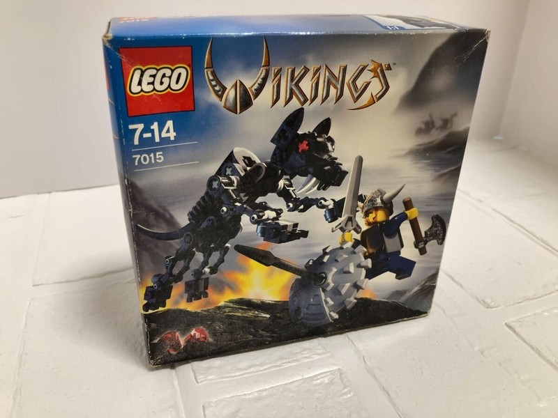 NEW LEGO Vikings 7015 Viking Warrior Challenges the Fenris Wolf F/S
