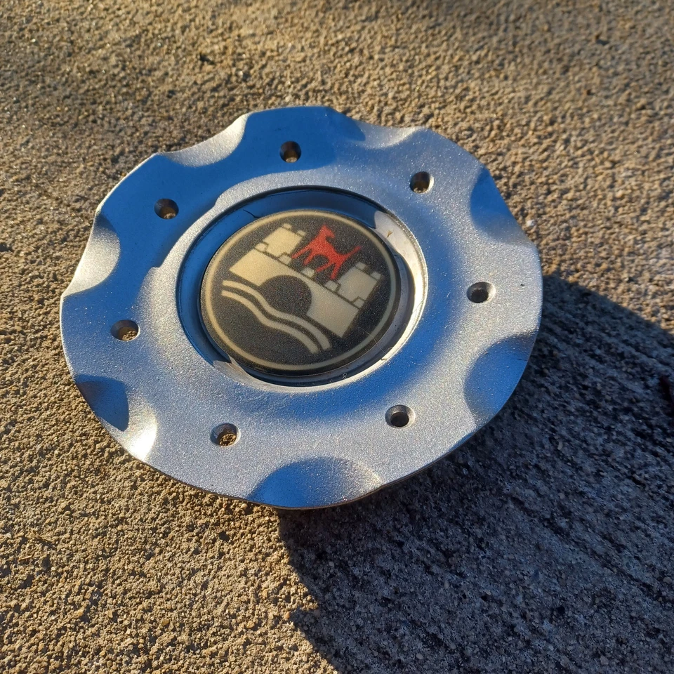 Tapa central VW Volkswagen Jetta GTI 2002-2010 parte # 1K0 601149 J logotipo Wolfsburg Foto 2 de 3