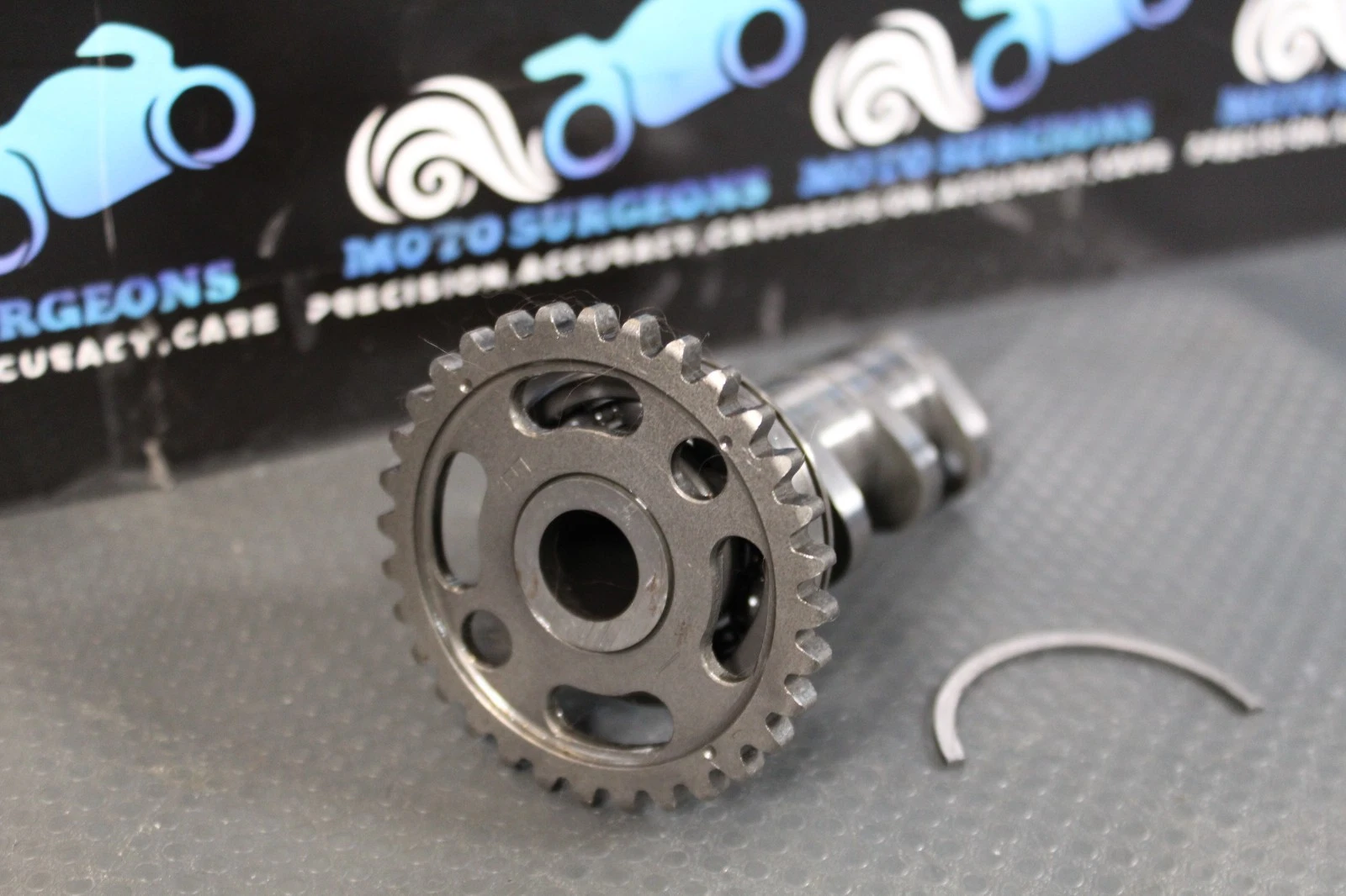 2005 OEM 01-09 YAMAHA YZ250F / 01-06 WR250F INTAKE CAM CAMSHAFT 5UL-12170-10-00 - product detail image 2