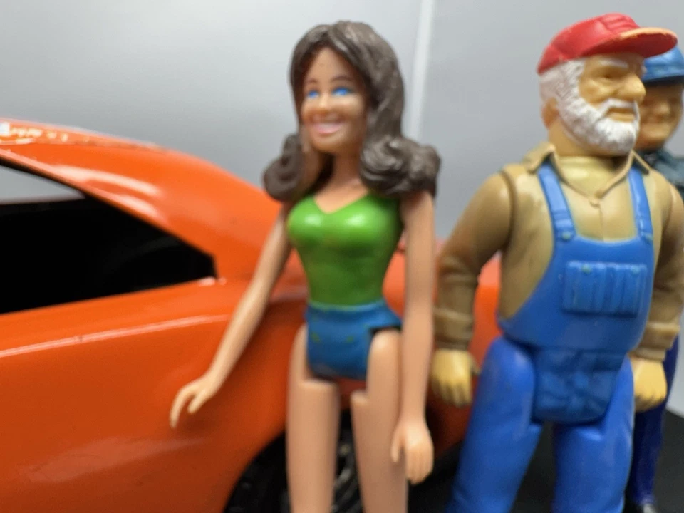 VTG ERTL 1981 DUKES oF HAZZARD GENERAL LEE 1969 CHARGER 1:18 Plus Action Figures - Image 4 of 4