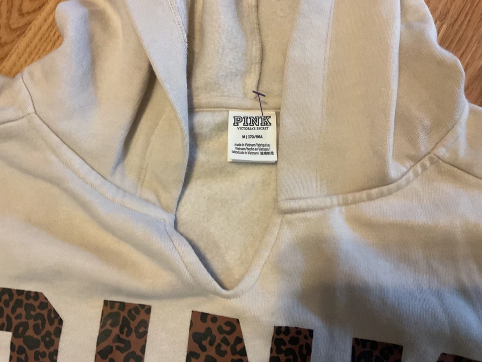 Victoria Secret Sudadera Recortada 'OVERSIZE' Estampado Leopardo Logo Crema M (50" Pecho 2 Foto 3 de 4