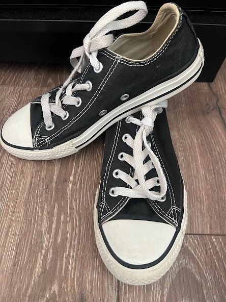 Converse Chuck Taylor Black White Lace Up  All Star Low Top Tennis Shoes Size 2