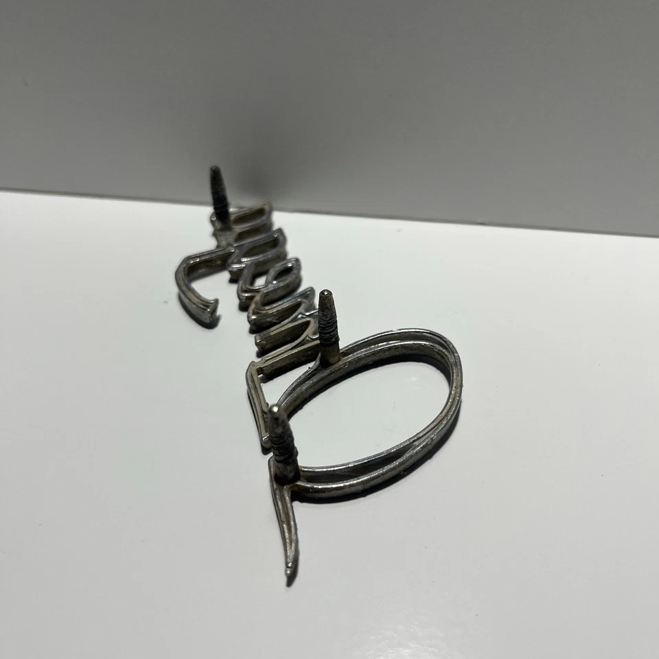 1975 1976 OLDSMOBILE OMEGA SCRIPT ЭМБЛЕМА OEM подлинный - Изображение 3 из 4