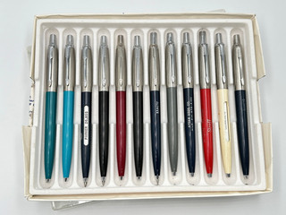 12 LOT VINTAGE 1960s 70s PARKER JOTTER BALLPOINT PEN COLLECTION BRASS THREADS
